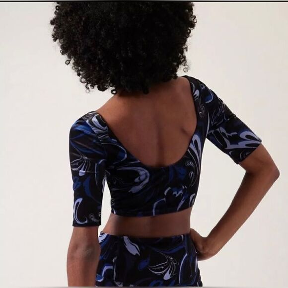 Athleta Exhilarate Workout Velvet Crop Top A-C Size Large Blue/Black NWT $79 - Picture 5 of 6